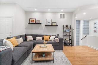 1550 N Hoyne Ave in Chicago, IL - Building Photo - Building Photo