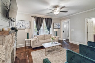 Room in House on Donnelly Ave SW in Atlanta, GA - Building Photo - Building Photo