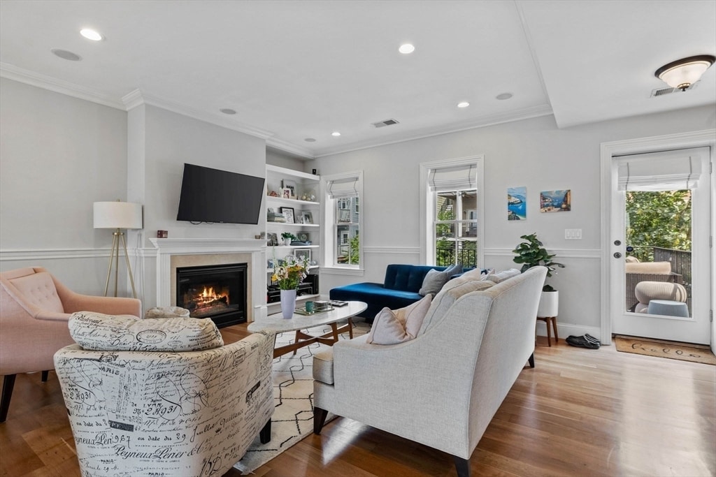 8 Gates St in Boston, MA - Building Photo