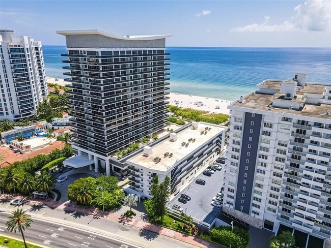 5845 Collins Ave, Unit 201 in Miami Beach, FL - Building Photo - Building Photo