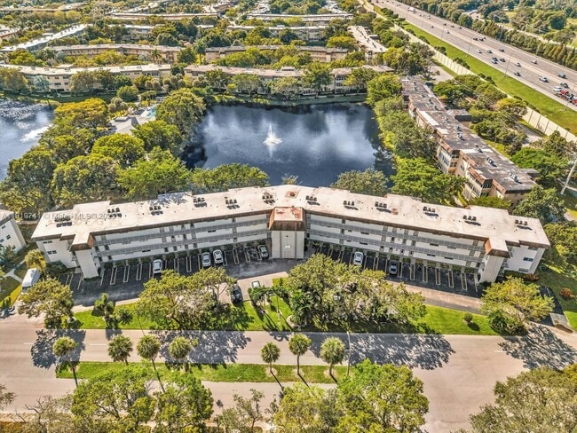 5102 NW 36th St in Lauderdale Lakes, FL - Building Photo - Building Photo