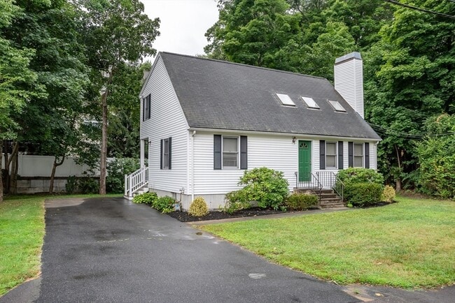 4 Randall Ct in Natick, MA - Building Photo - Building Photo
