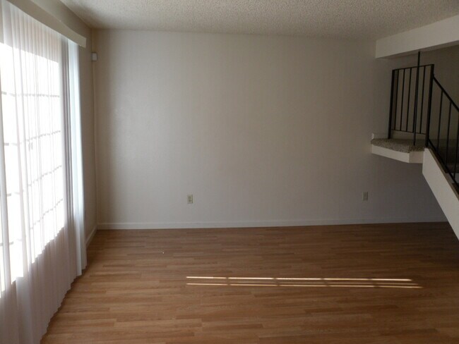 4098 Weymouth Ln in Sacramento, CA - Foto de edificio - Building Photo