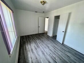 1801 NW 88th St in Miami, FL - Foto de edificio - Building Photo
