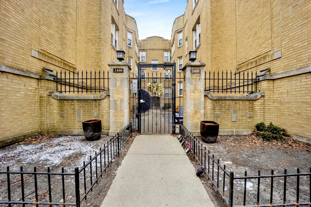 3400 N Bell Ave in Chicago, IL - Building Photo