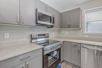 15675-15618 18 Ave SW in Edmonton, AB - Building Photo - Building Photo