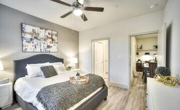 2308 Bingle Rd in Houston, TX - Building Photo - Building Photo