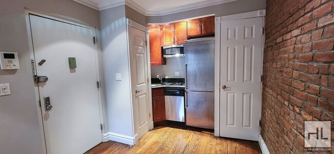 property at 521 E 5th St