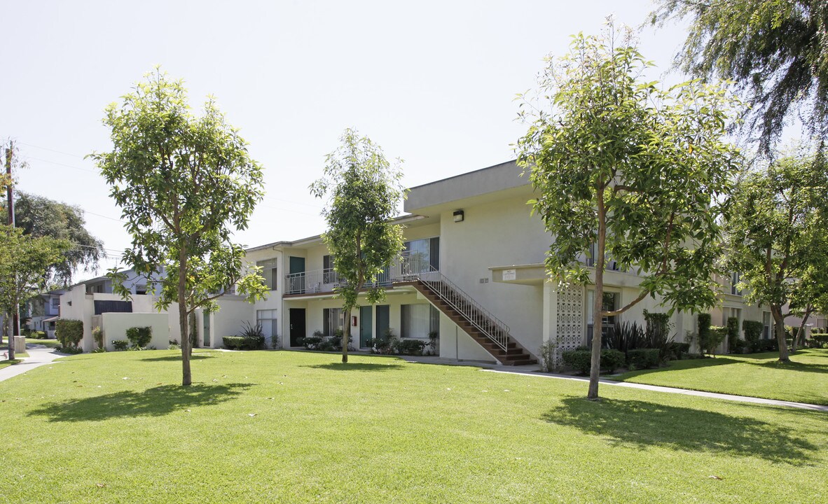 Roberts Apartments in Anaheim, CA - Building Photo