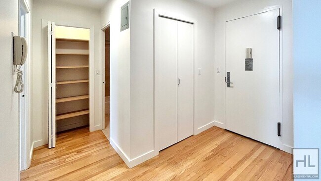 EAST 49 STREET in New York, NY - Building Photo - Building Photo