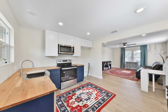 315 W Norwood Ct in San Antonio, TX - Building Photo - Building Photo