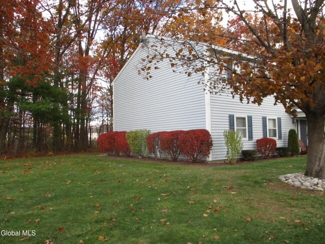 161 Cedarview Ln in Watervliet, NY - Building Photo - Building Photo