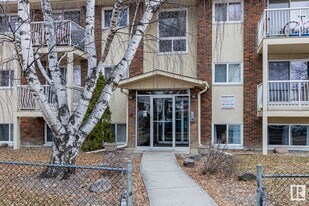 10811 115 St NW in Edmonton, AB - Building Photo