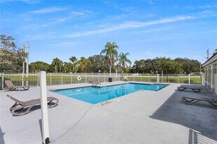 417 Vista Isles Dr in Sunrise, FL - Building Photo