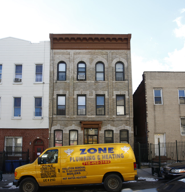160 Wilson Ave in Brooklyn, NY - Foto de edificio - Building Photo