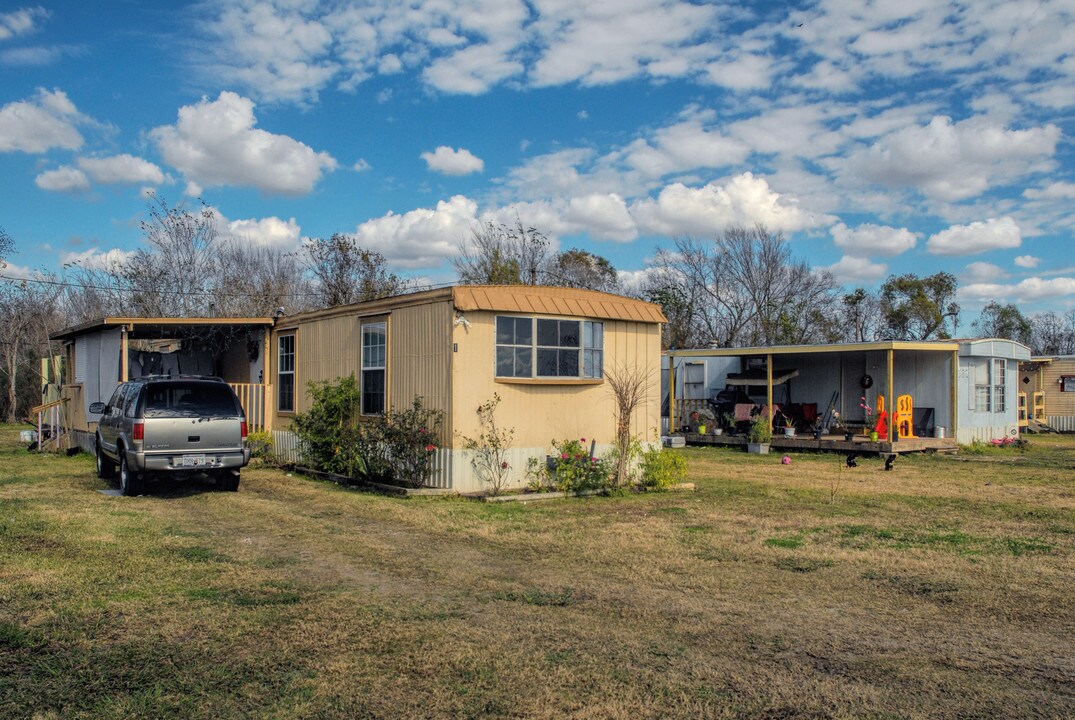 17323 Herridge Rd in Pearland, TX - Building Photo