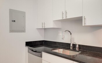 1101 3rd St SW in Washington, DC - Building Photo - Building Photo