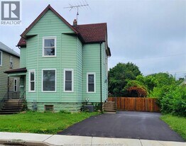 680 Caron Ave in Windsor, ON - Building Photo