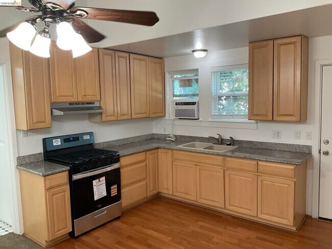 512 E St in Antioch, CA - Building Photo - Building Photo