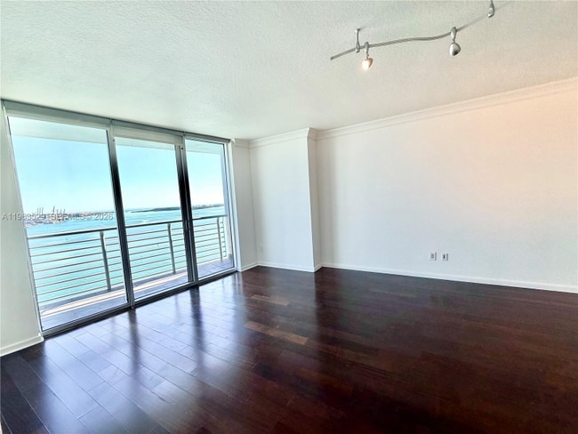335 S Biscayne Blvd, Unit 2512 in Miami, FL - Building Photo - Building Photo