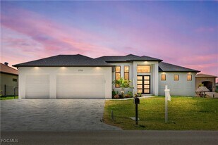 2702 Old Burnt Store Rd N in Cape Coral, FL - Building Photo