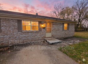 366 Bonny Lynn Dr in Harrodsburg, KY - Building Photo