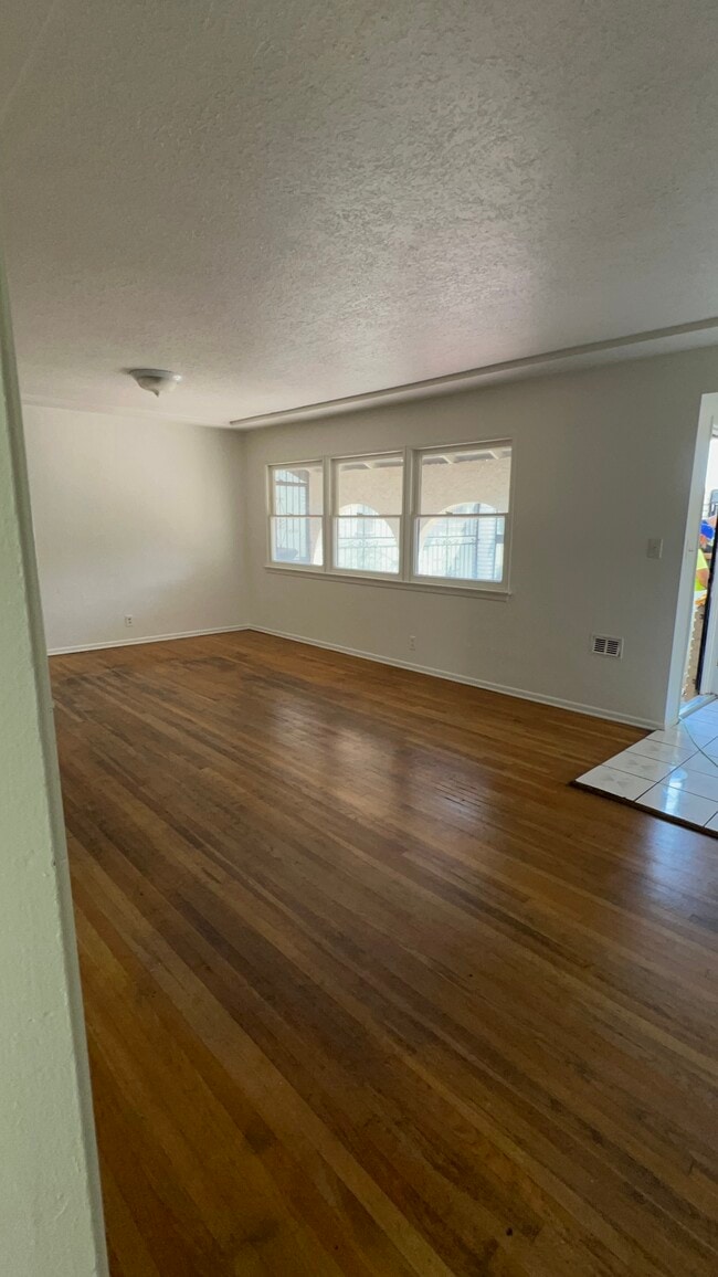 10063 Faywood St in Bellflower, CA - Foto de edificio - Building Photo