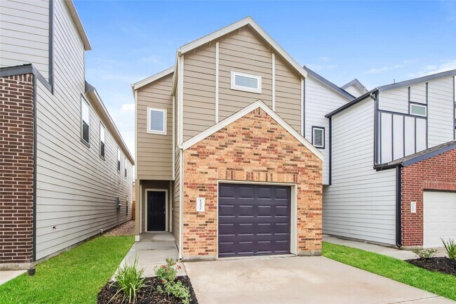 15232 Estrella Rd E in Houston, TX - Building Photo - Building Photo