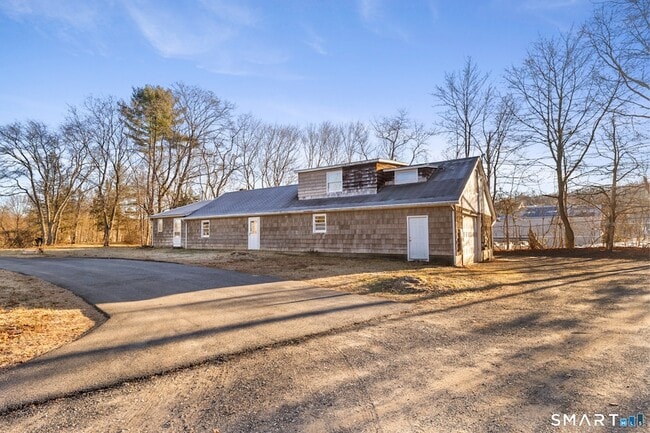 85 Hicock Dr in Southbury, CT - Building Photo - Building Photo