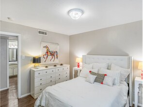 535 Harvest Hill Rd, Unit 2100 in Dallas, TX - Foto de edificio - Building Photo