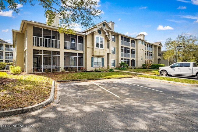 100 Ironwood Dr in Ponte Vedra Beach, FL - Foto de edificio - Building Photo