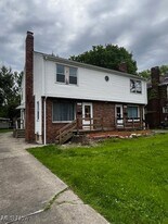 210 E Midlothian Blvd in Youngstown, OH - Building Photo