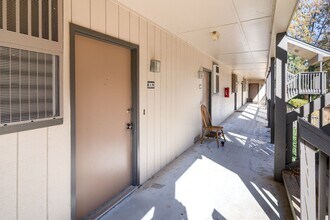 3063 Huntleigh Dr in Raleigh, NC - Foto de edificio - Building Photo