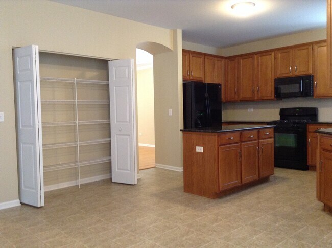 3801 Cherry Tree Ln in Joliet, IL - Building Photo - Building Photo