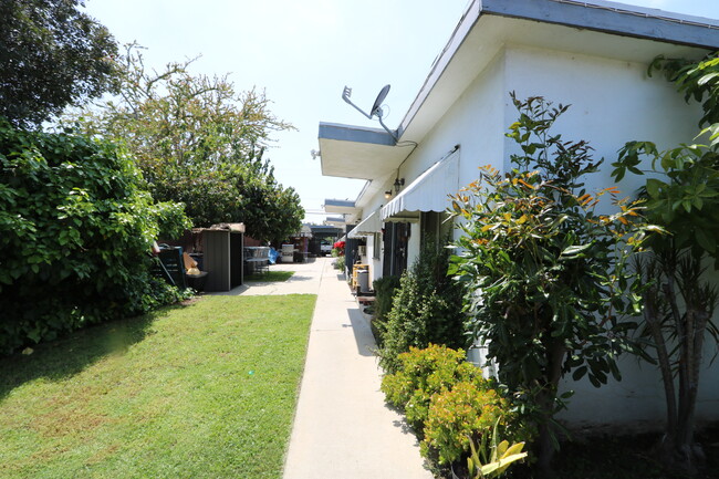 413 N Walnut St in La Habra, CA - Building Photo - Building Photo