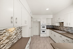 Cartwright Manor: Spacious & Newly Remodeled Apartments