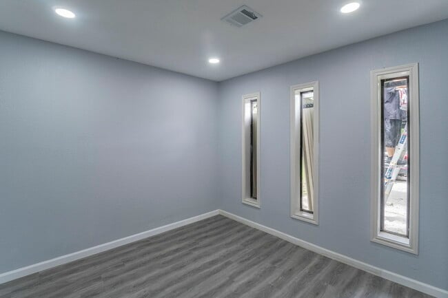 4118 Groton Dr