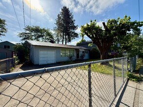 2804 SE 136th Ave in Portland, OR - Building Photo - Building Photo