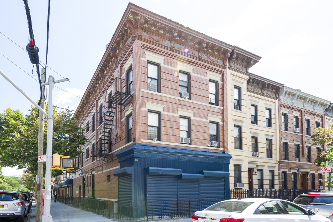 1684 Woodbine St in Ridgewood, NY - Building Photo