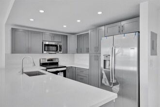 3800 S Ocean Dr in Hollywood, FL - Building Photo - Building Photo