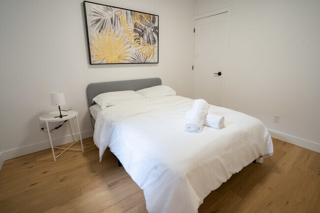 2440 Rue de Rouen in Montréal, QC - Building Photo - Building Photo