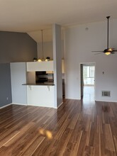 902 Camino Real, Unit 201 in Redondo Beach, CA - Building Photo - Building Photo