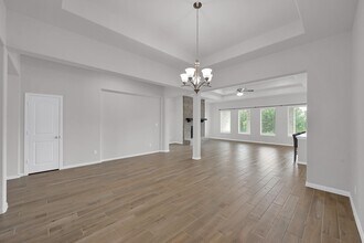 253 Peninsula Pt Dr in Montgomery, TX - Building Photo - Building Photo