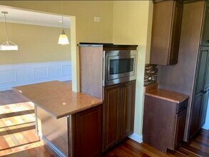 11 Woodridge Dr in Oak Brook, IL - Building Photo - Building Photo