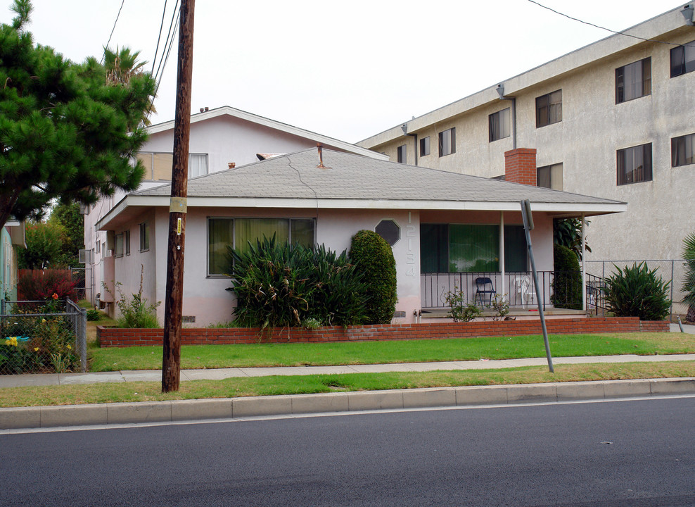 12134 Grevillea Ave in Hawthorne, CA - Foto de edificio