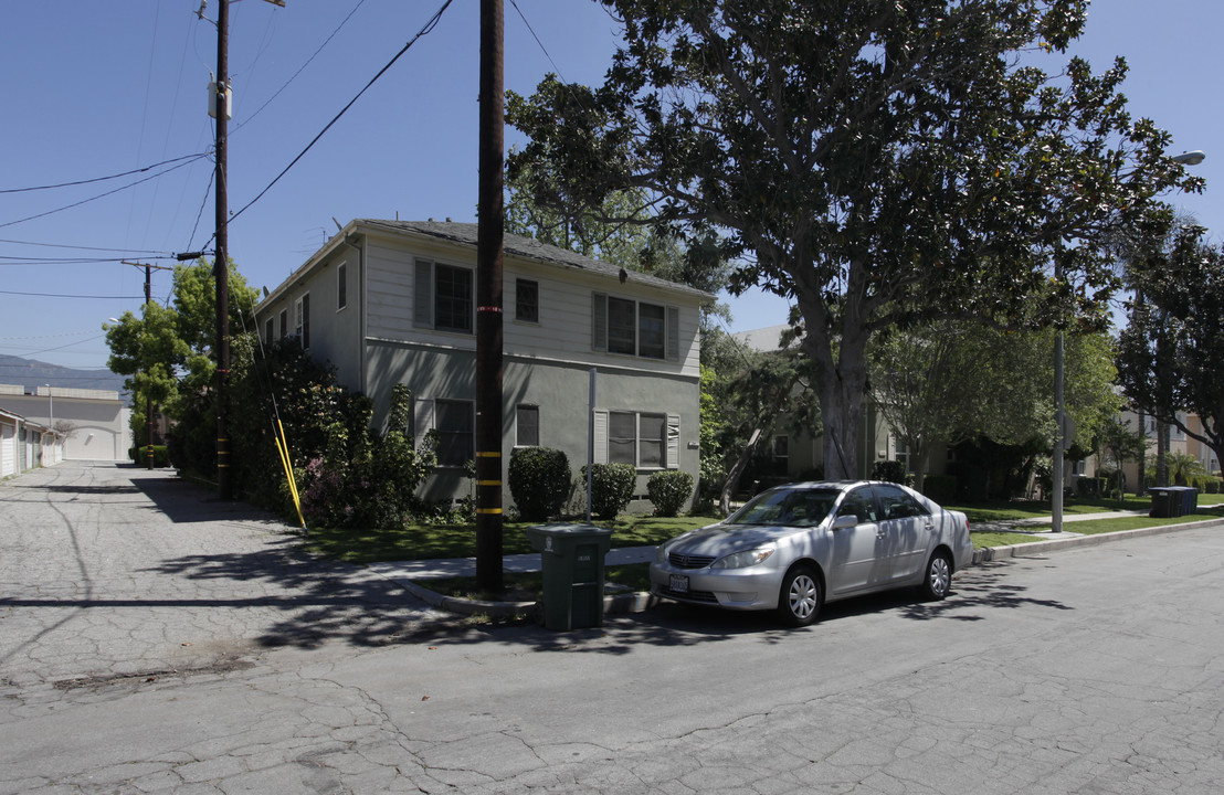 130-134 N Lamer St in Burbank, CA - Building Photo