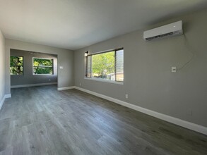 2704 E Columbus Dr in Tampa, FL - Building Photo - Building Photo