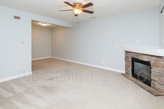 10525 Hickory Dr in Urbandale, IA - Building Photo - Building Photo