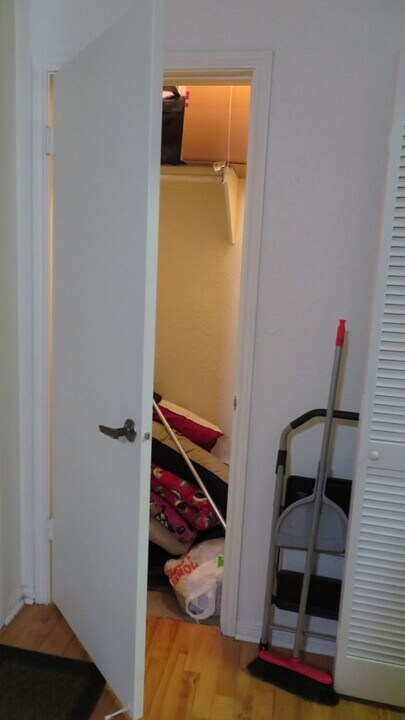 1910 Robbins Pl in Austin, TX - Building Photo