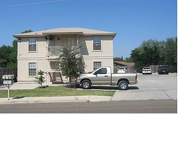 681 E Cherry Hill Dr in Laredo, TX - Building Photo